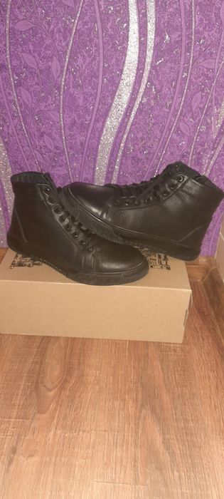 Продам взуття чоловічі черевики шкіряні