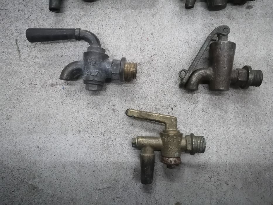 Stary mosiężny szpunt kran do beczki