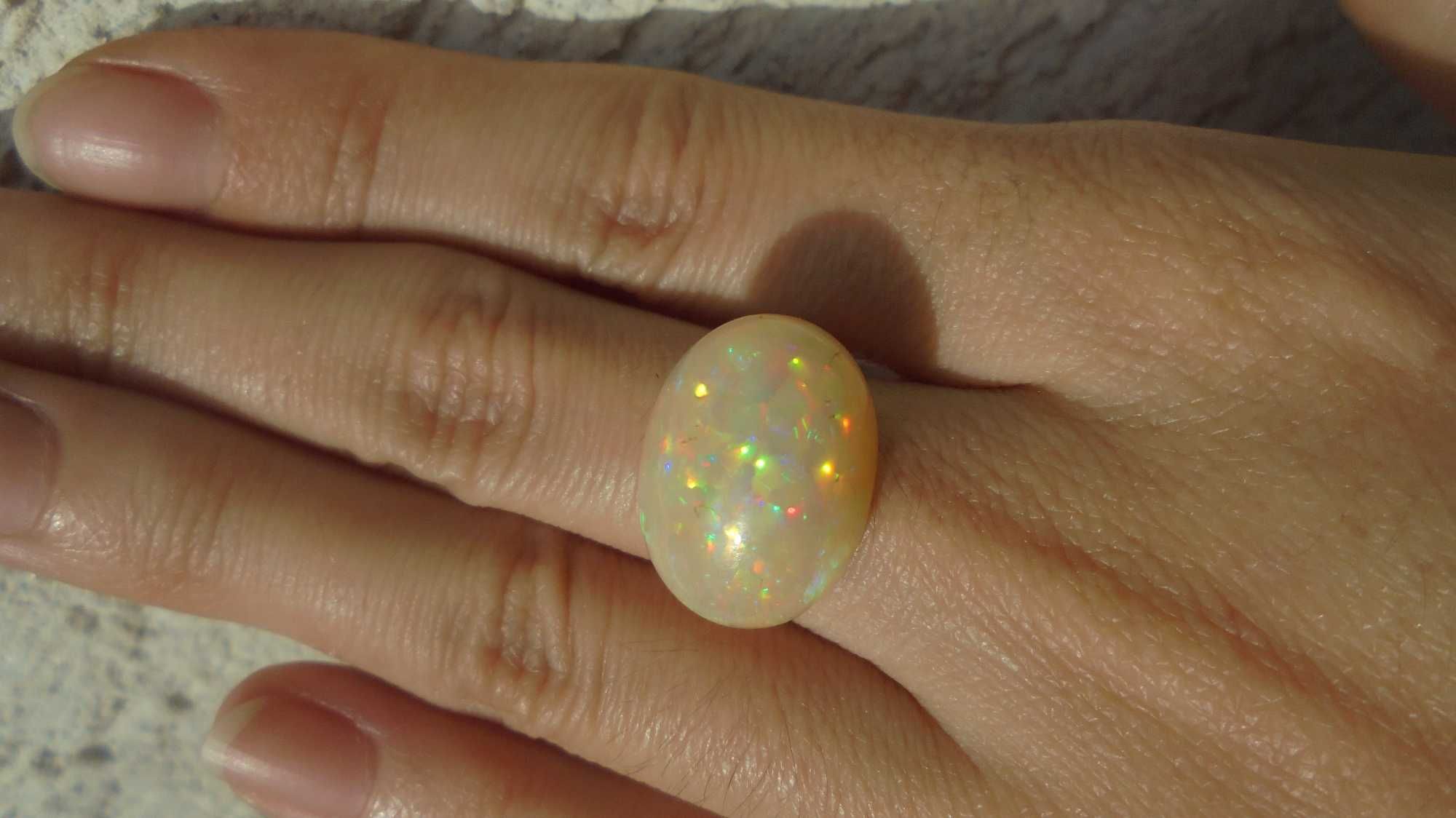 pryzmatyczny naturalny szlachetny opal welo
