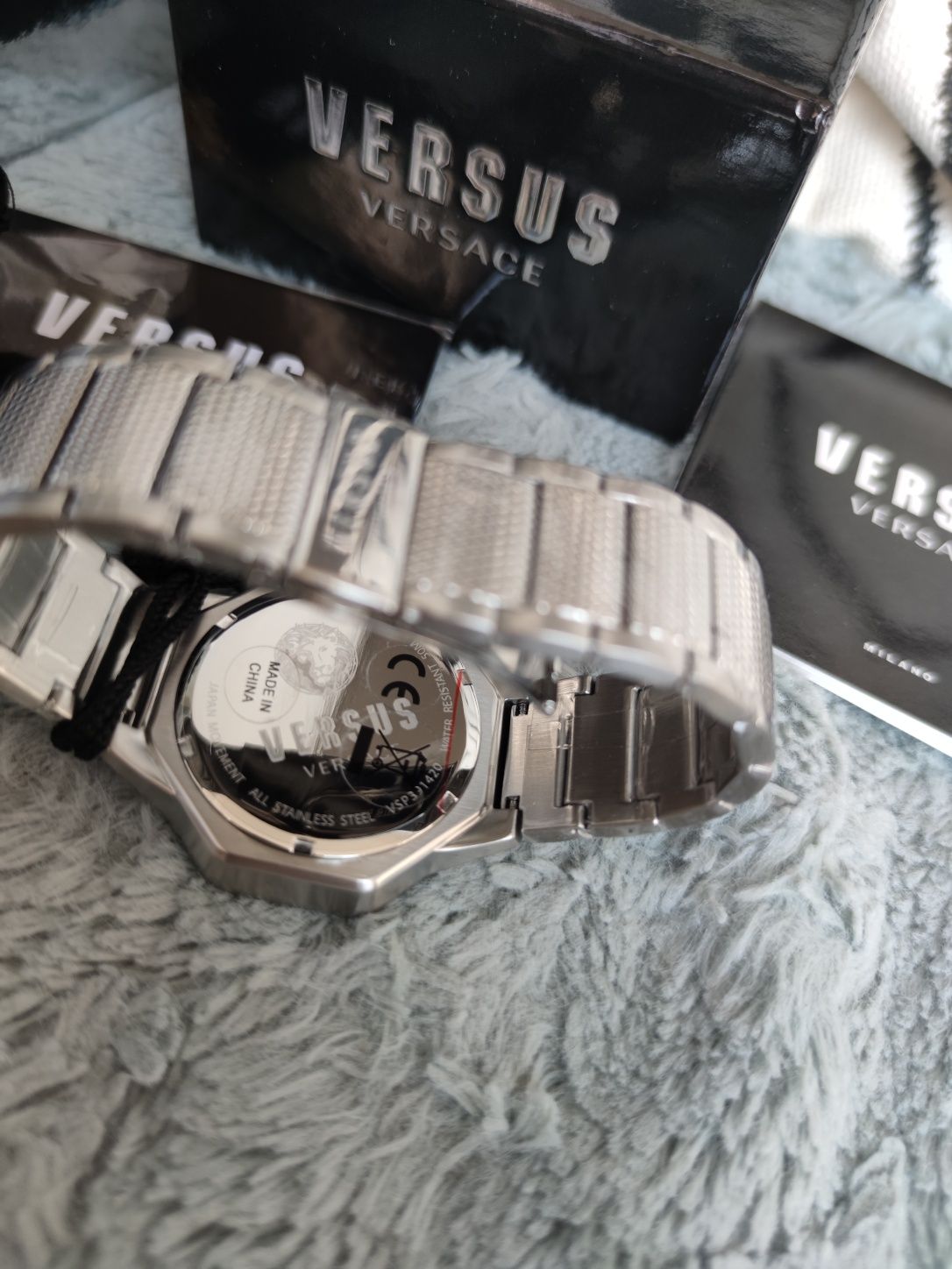 Zegarek męski Versus Versace VSP391420

Nowy Srebrny
