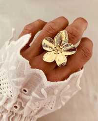Złoty pierścionek  kwiat regulowany stal chirurgiczna