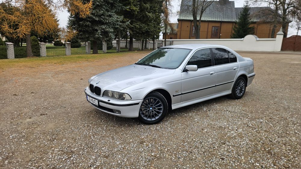 BMW E39 3.5 V8 245km .