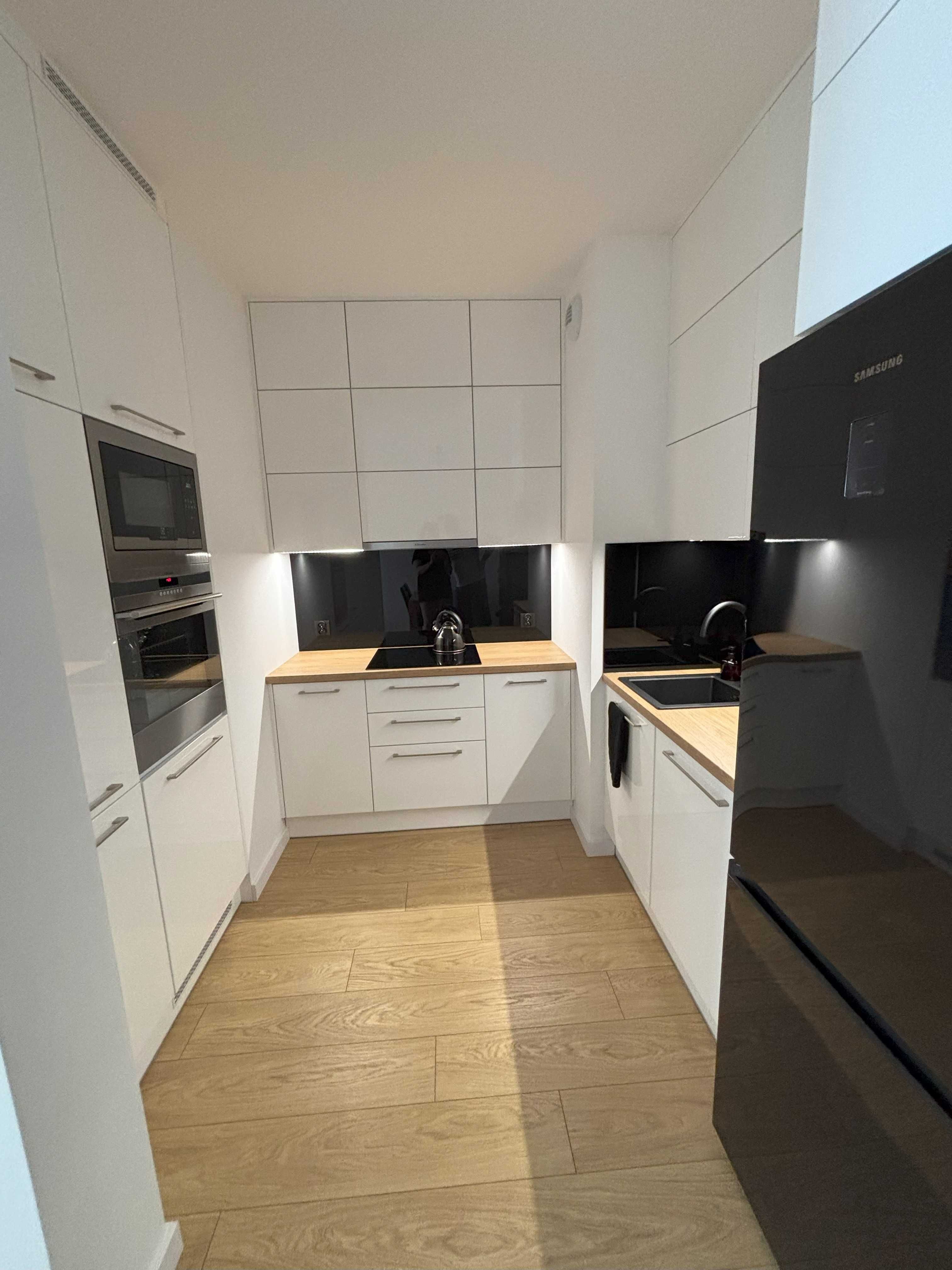 Wynajmę mieszkanie 47m2 w centrum (deptak) 3 min do PKP / niski czynsz
