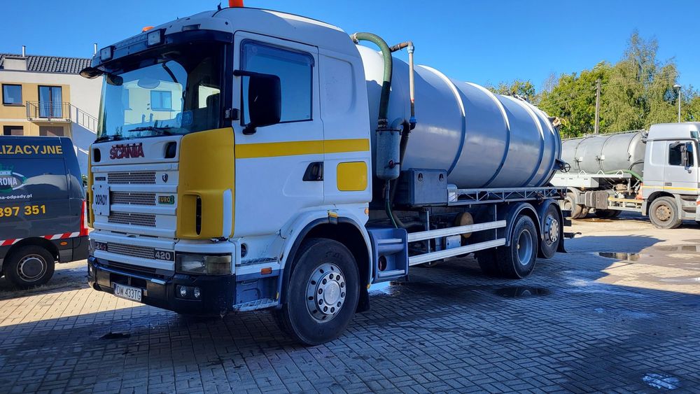Scania R124  Samochód ciężarowy SCANIA R124, tzw. beczka