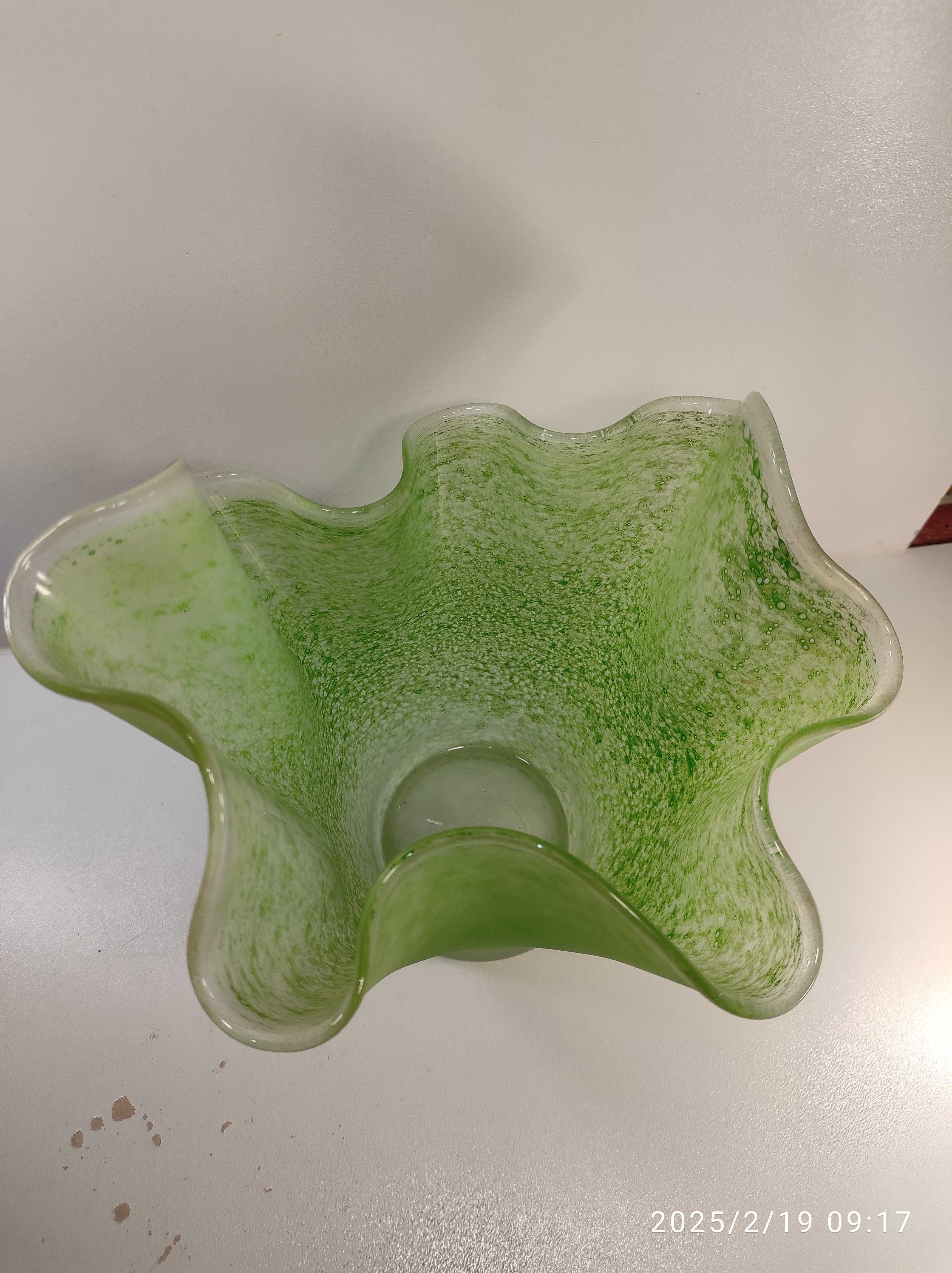 Wazon chusta szkło mrożone zielony huta Jagoda ? 24cm