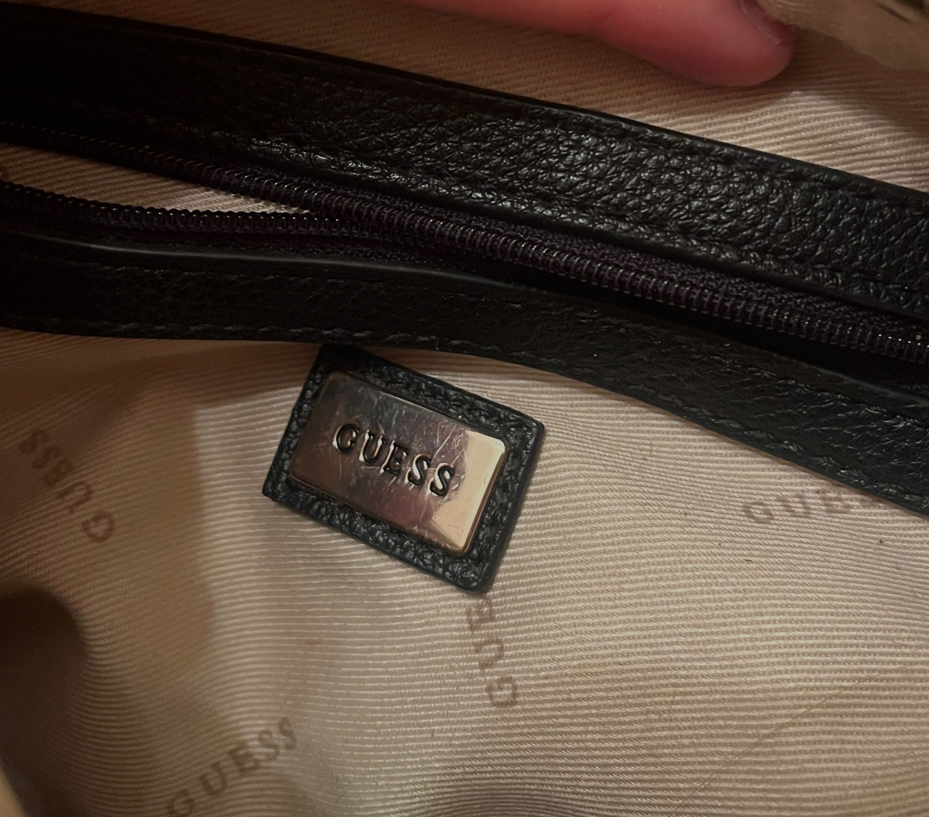Шкіряна сумка Guess