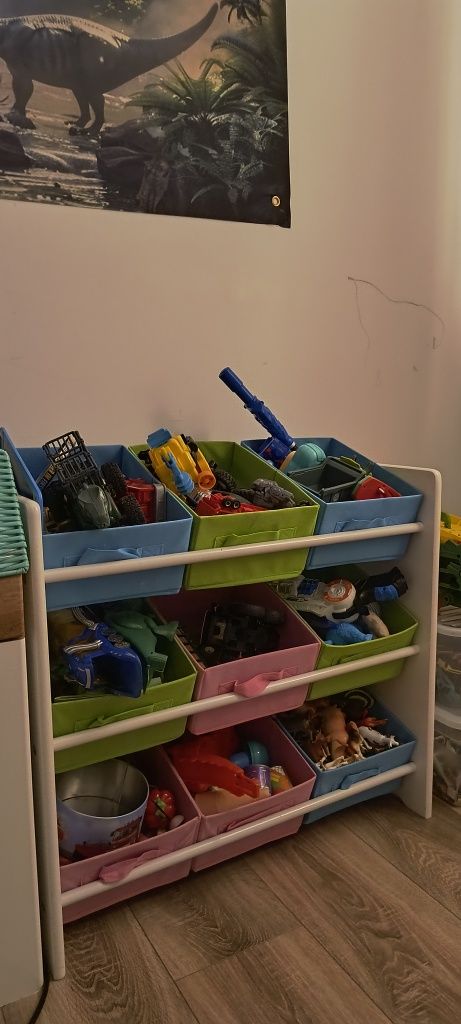 Regał, półki na zabawki