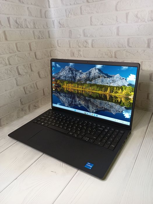 Ноутбук Dell Vostro 3520 i5-1235U 10 ядер