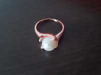 Nowy pierścionek z perłowym oczkiem