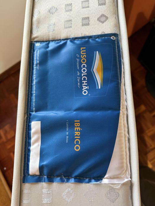 Cama solteiro sommier + colchao + mesa de cabeceira