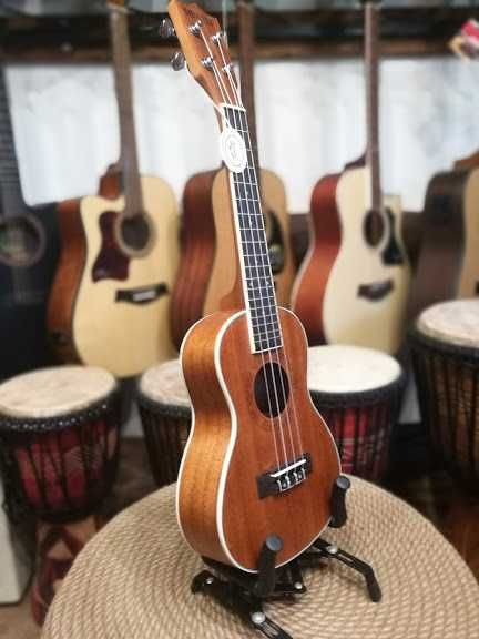 SEGOVIA SE-10C ukulele koncertowe SE10c/NT