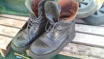 Botas tipo tropa, em pele