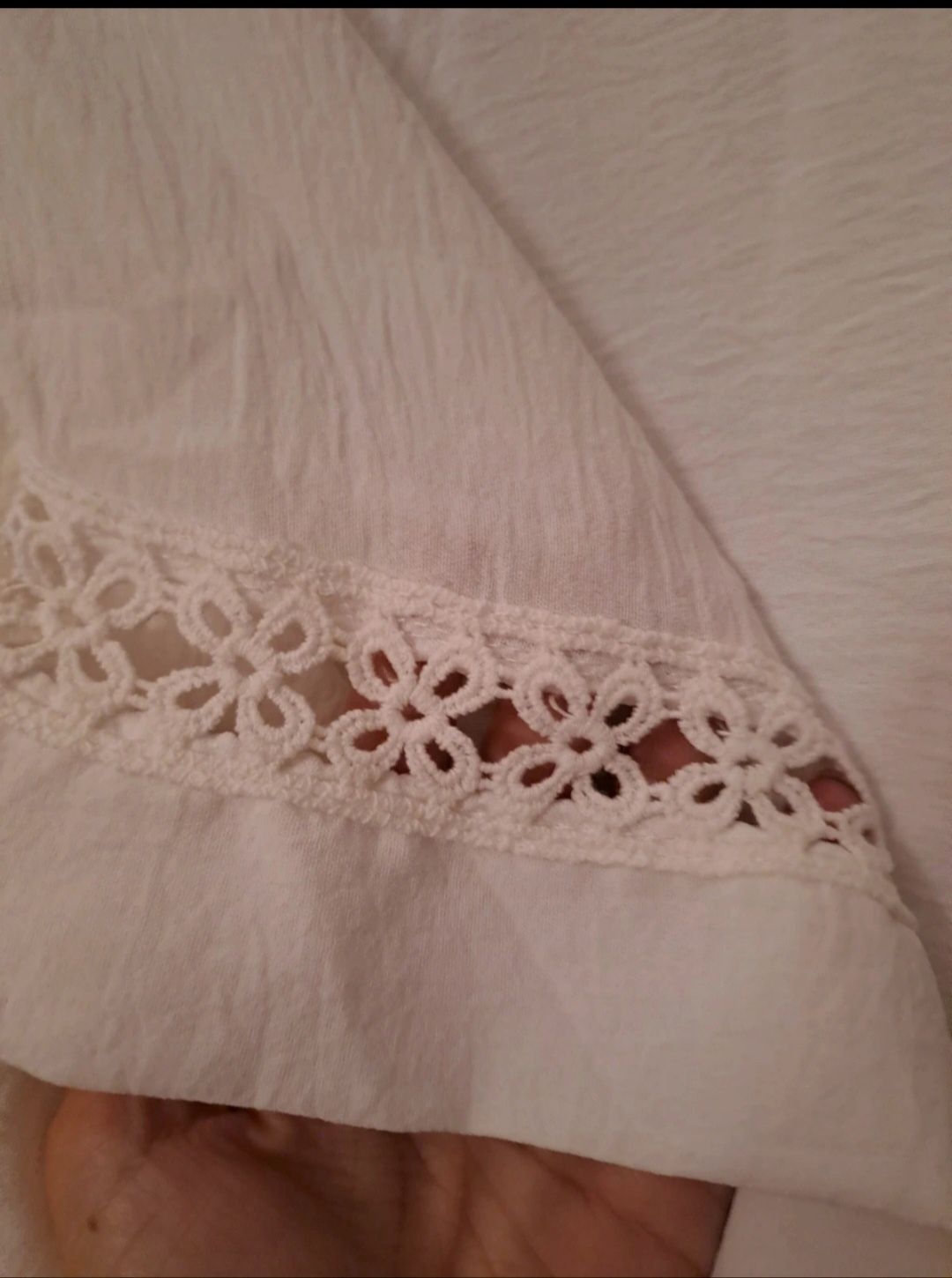 Camisola branca com renda