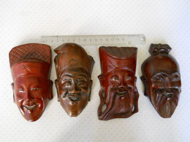 Миниатюрные деревянные маски