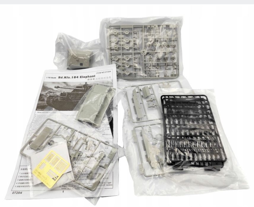 Model plastikowy do sklejania czołg Elephant Trumpeter 07204