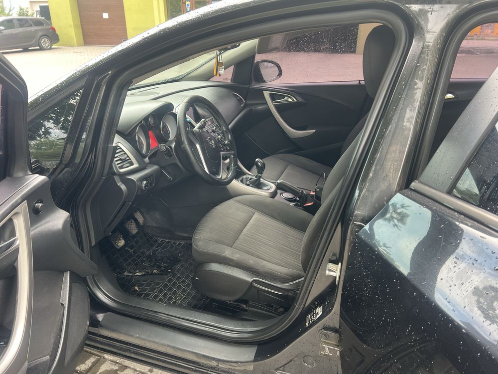 Opel Astra J хетчбек
