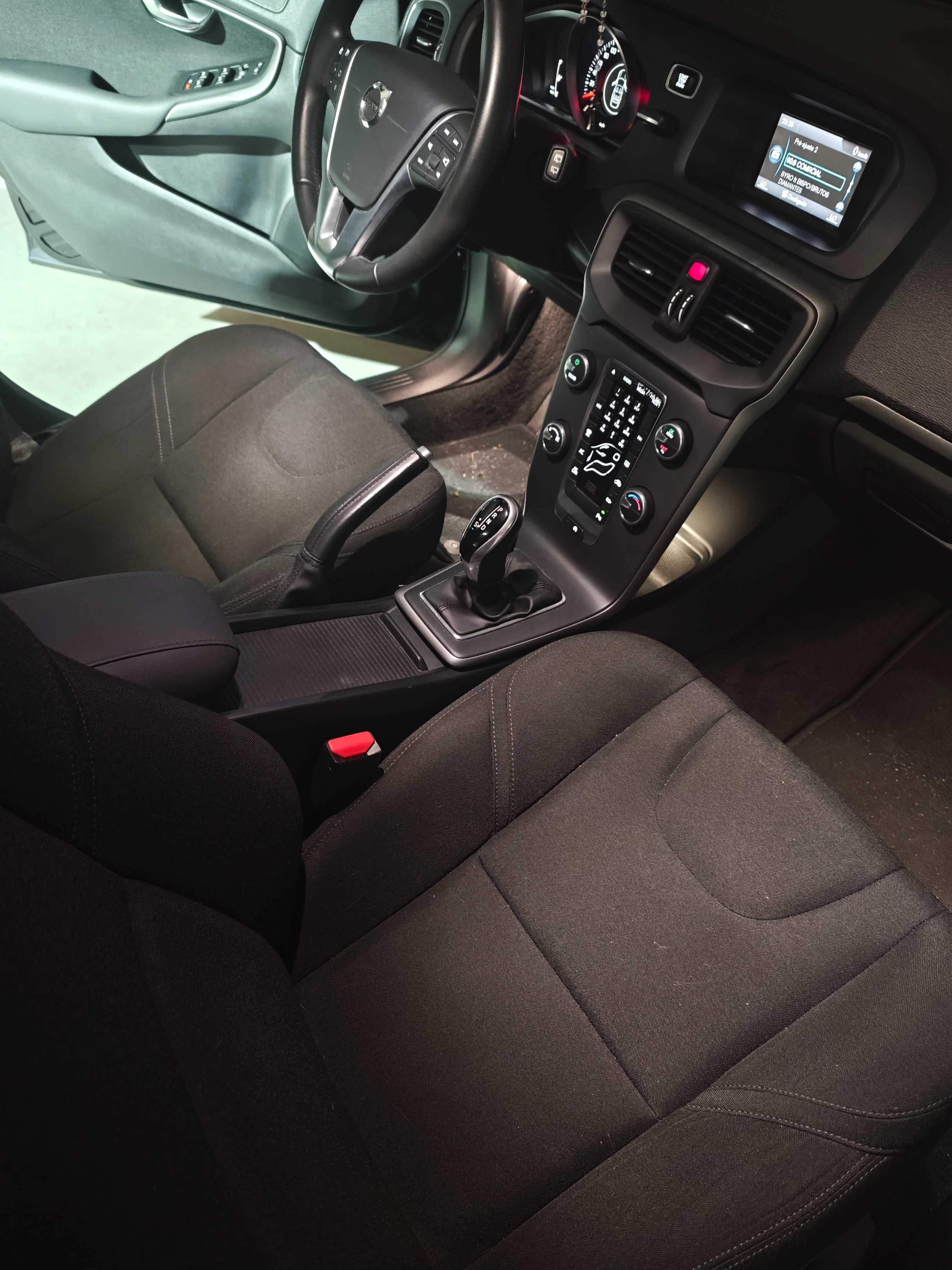 Volvo V40 T3 automático