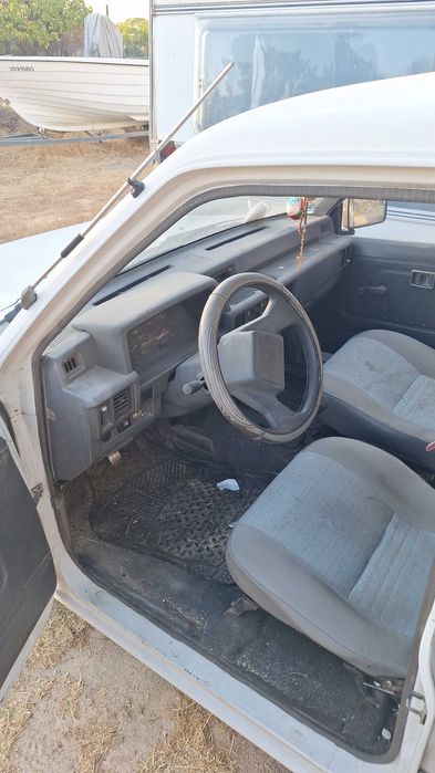 Carrinha 5 lugares com caixa