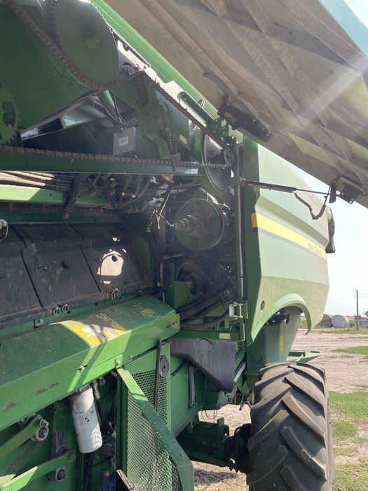 Продається комбайн Джон Дір S670 з зерновою жаткою