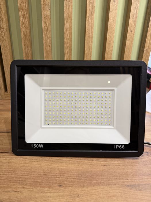 Naświetlacz LED 150W IP66 – mocna lampa zewnętrzna / budowlana