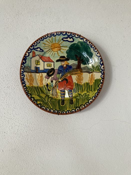 Pratos decorativos em barro pintados a mao