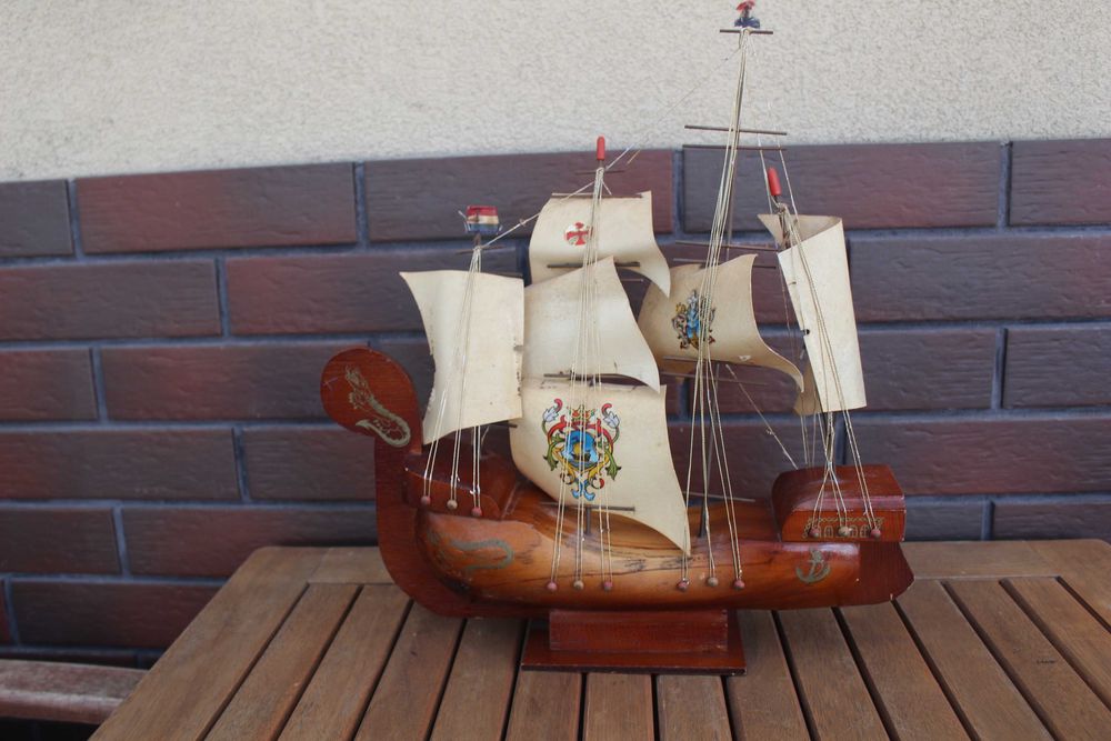 stary żaglowiec drewniany