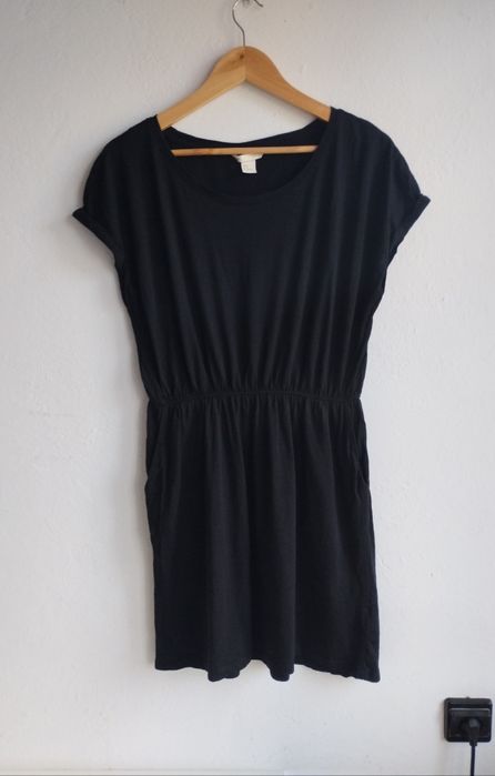 Krótka sukienka damska czarna L z gumką w talii z kieszeniami modna