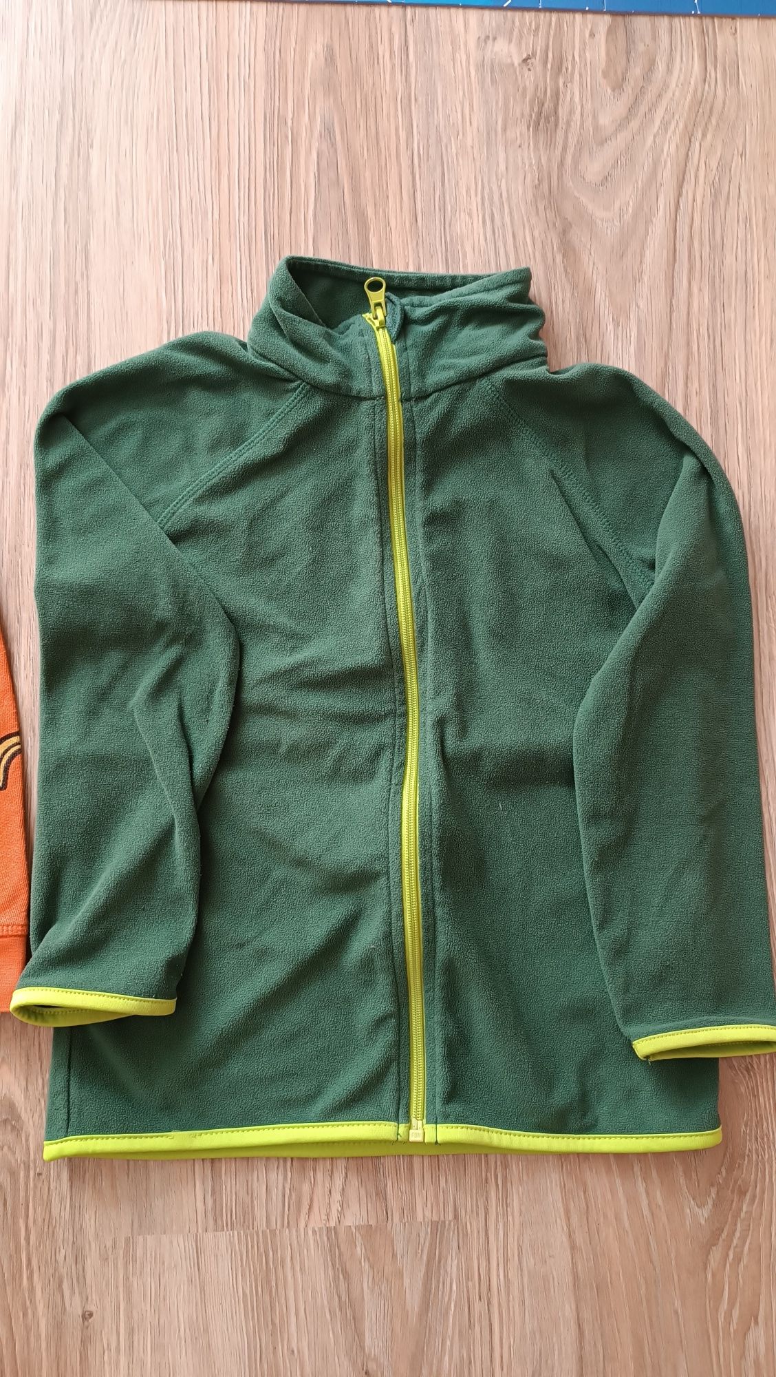 Bluzy dla chłopca 110/116, zielony polarek,pomarańczowa H&M z Minionka