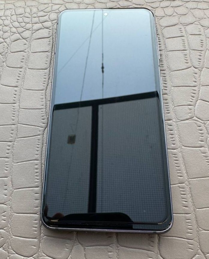 Продам Samsung S21