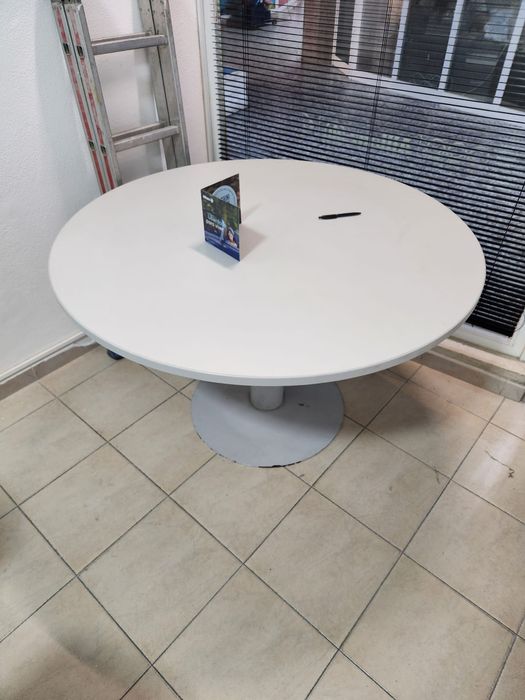 Mesa de escritório redonda - 120x76 cm