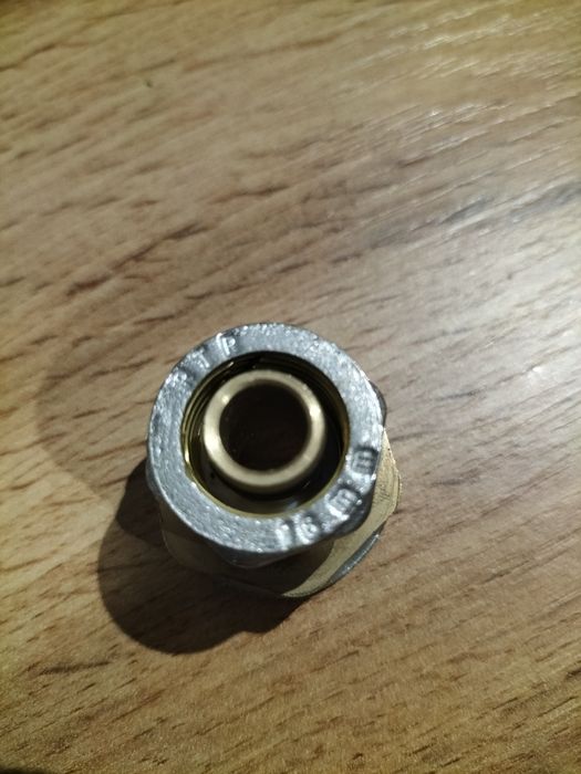 Sprzedam złączki pex16 na 3/4"