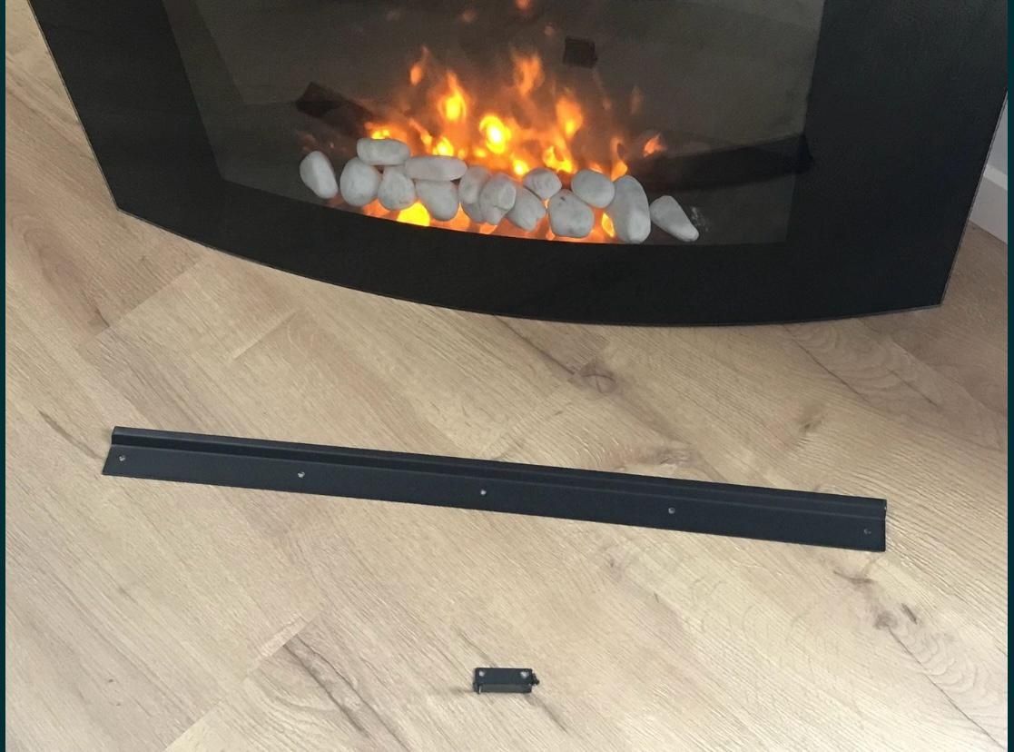Vendo lareira  elétrica  usado so num inverno aquece muito bem