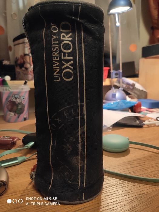 Uważany piórnik odbiór osobisty albo do przywiezienie dla dzieci