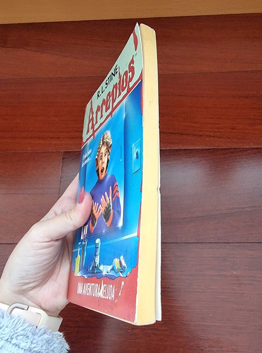 Livro "Arrepios - Uma Aventura Peluda" Vol. 14 de R. L. Stine