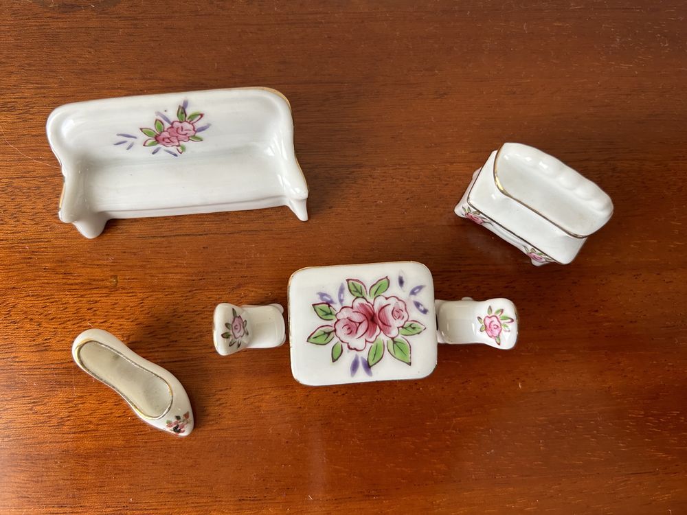 Conjunto de miniaturas em porcelana