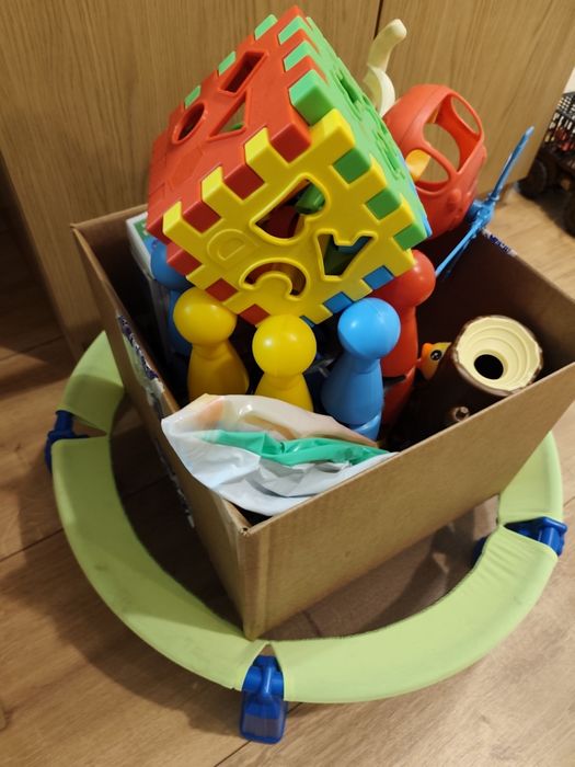 Oddam zabawki dla malucha