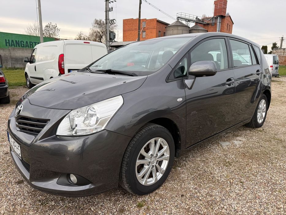 Toyota Verso 1.6 132 KM manual 6 biegów idealny stan 100% pewna