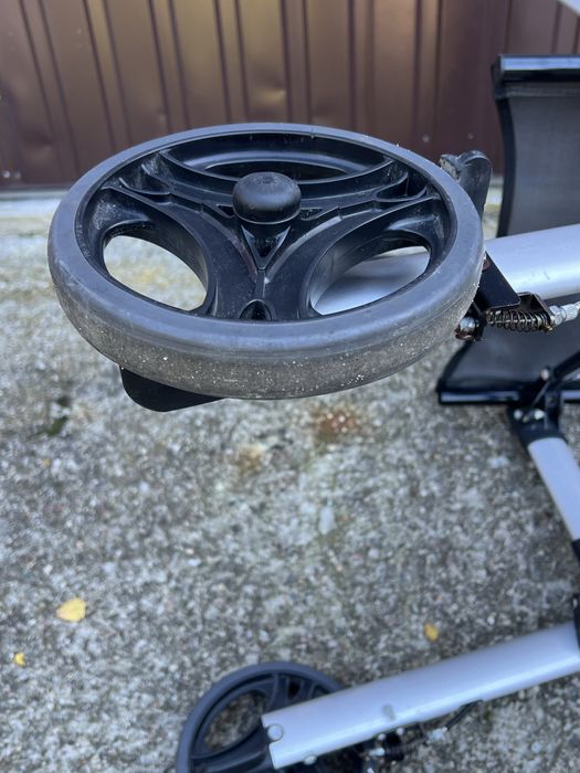 Sprzedam lekki aluminiowy chodzik/pchacz: firmy ROLLATOR