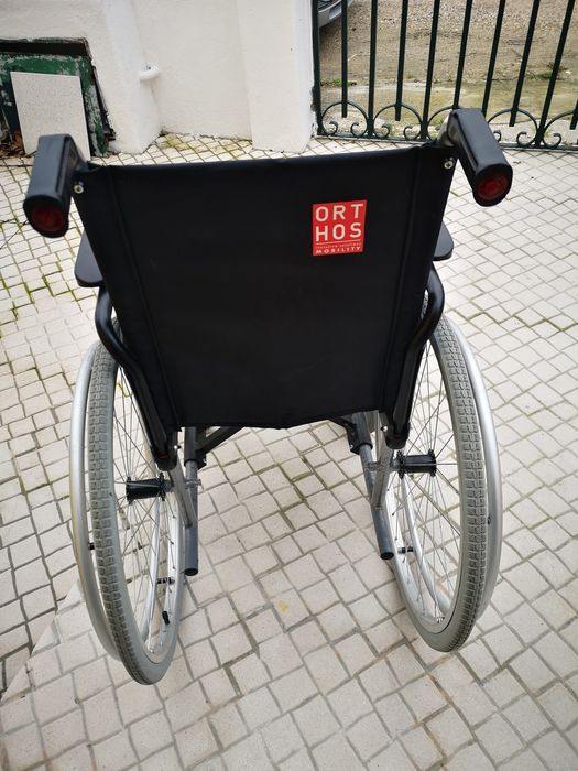 Cadeira de rodas dobrável