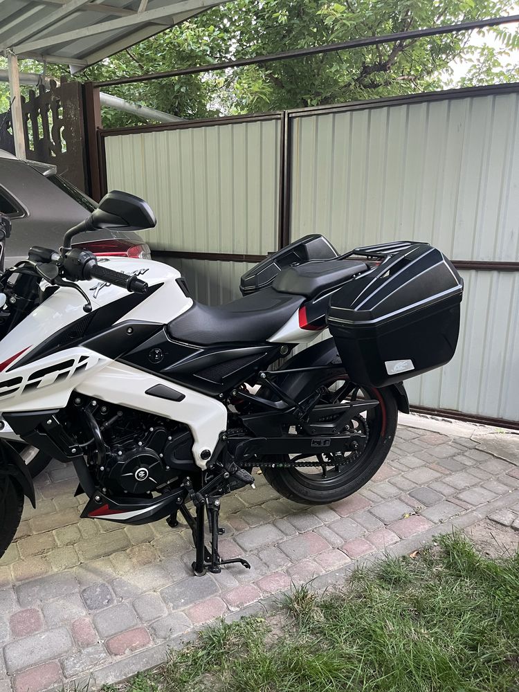 Багажна система з кофрами на Bajaj Pulsar ns200