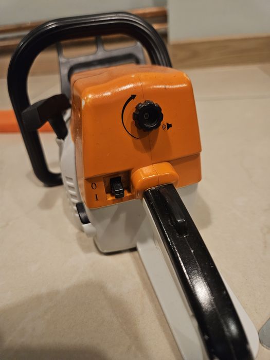 Piła spalinowa Stihl MS – zabawka na baterie