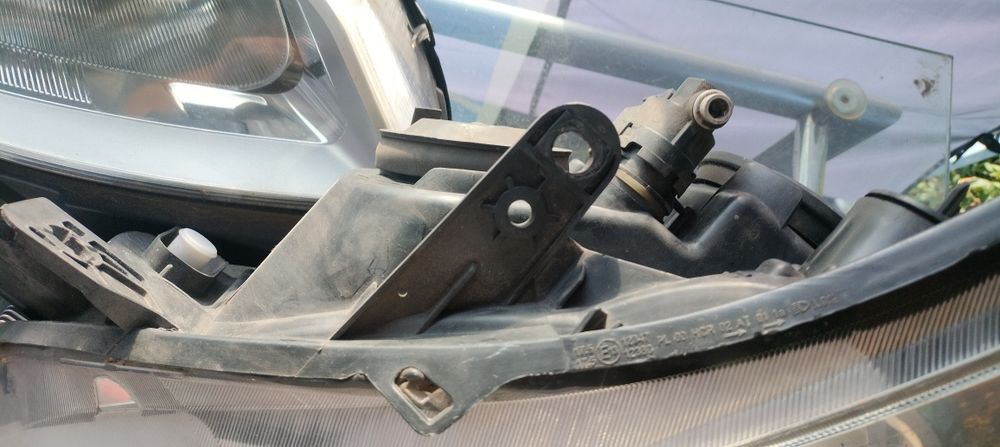Renault Clio 3 przed lift lampy przednie TYC jak nowe cena za komplet