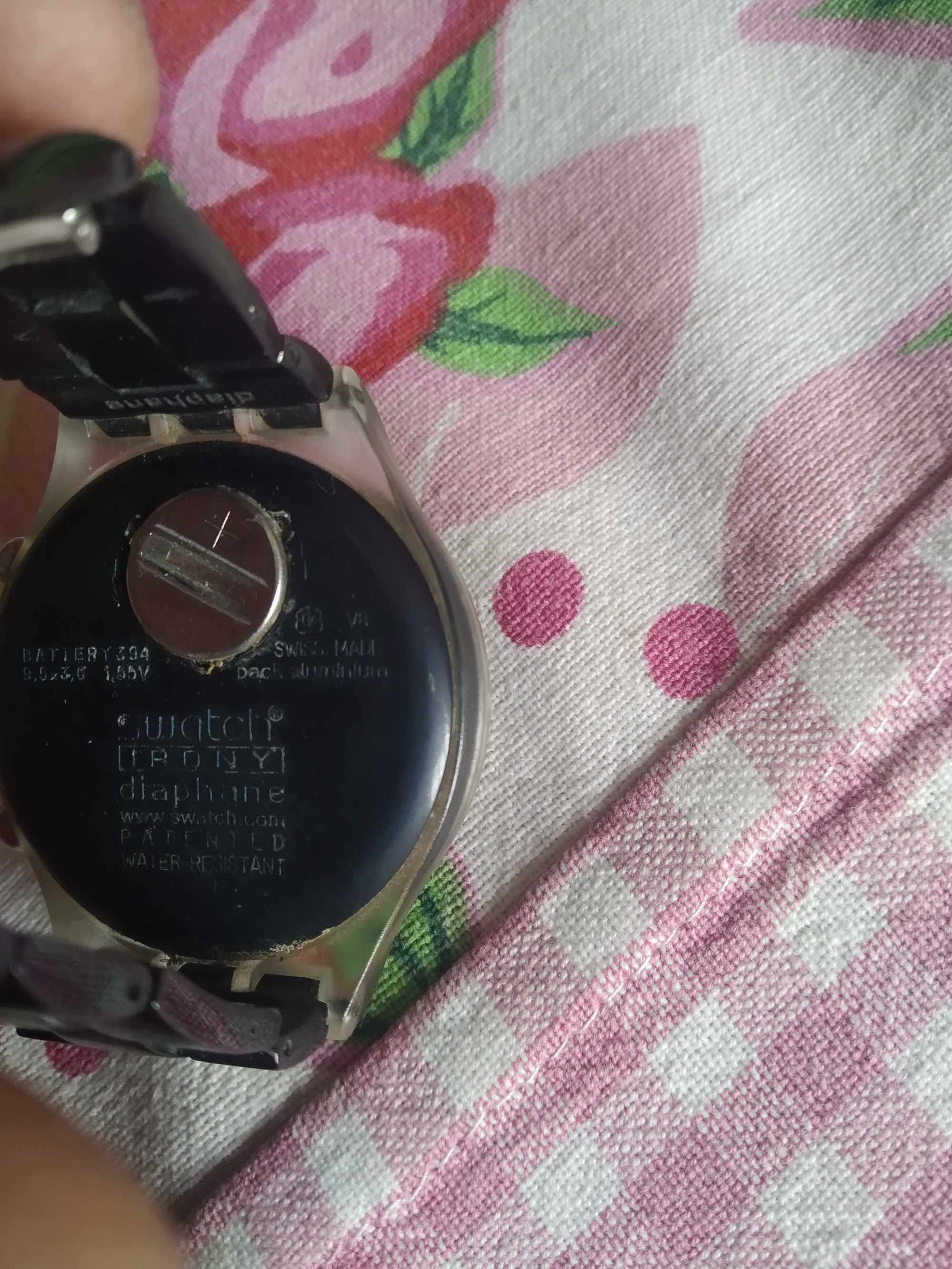 **3 relógios swatch senhora, oferta de bijuteria e cinto**