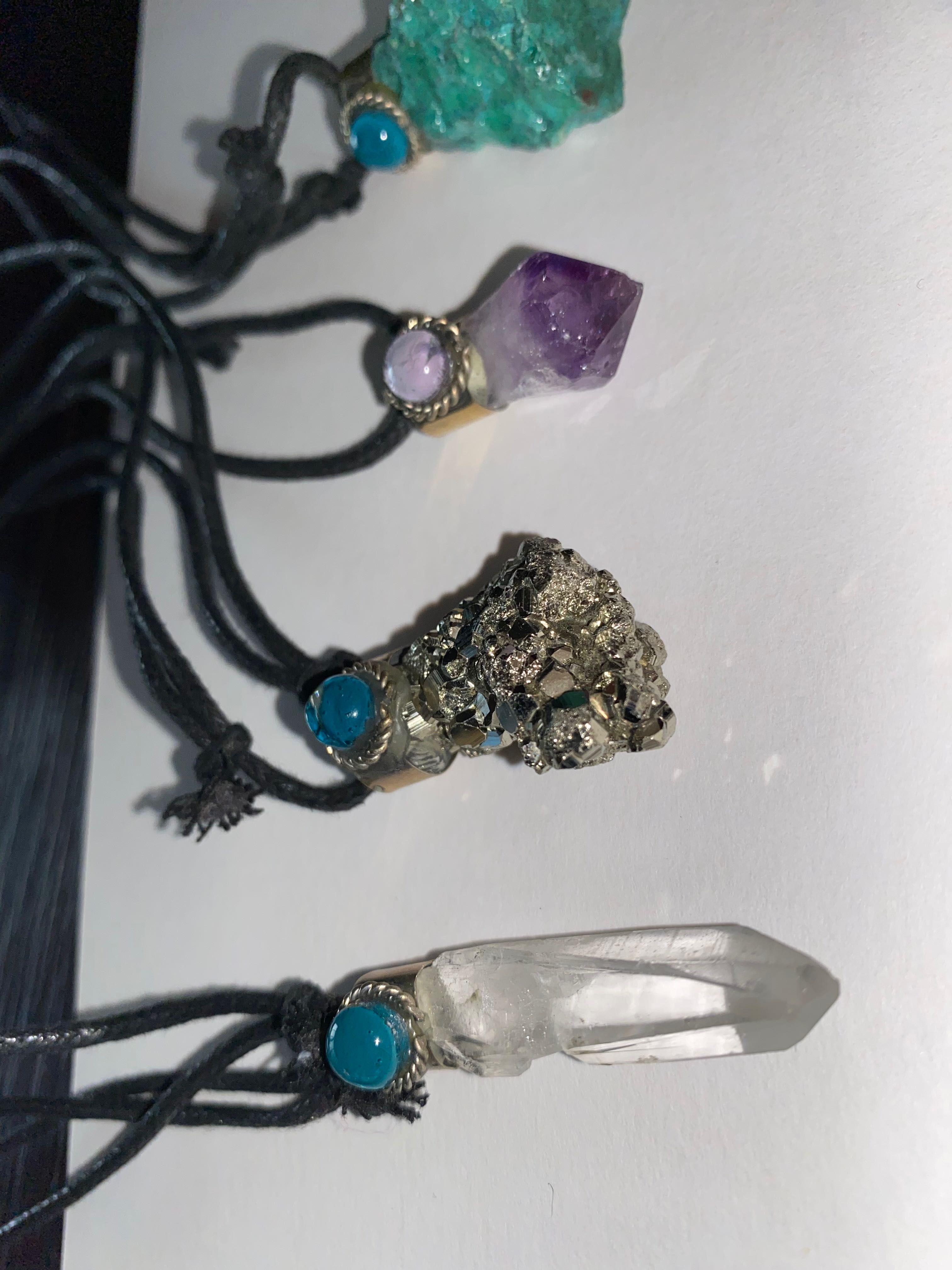 AMULETY Z PERU  zawieszki talizmany ochronne z kamieni naturalnych