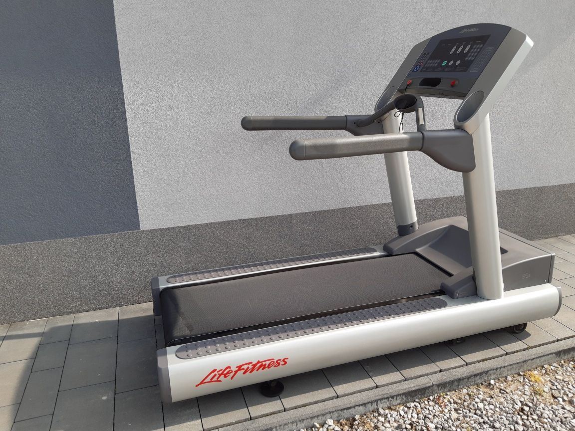 Bieżnia life fitness 95ti regenerowana gwarancja precor cybex york