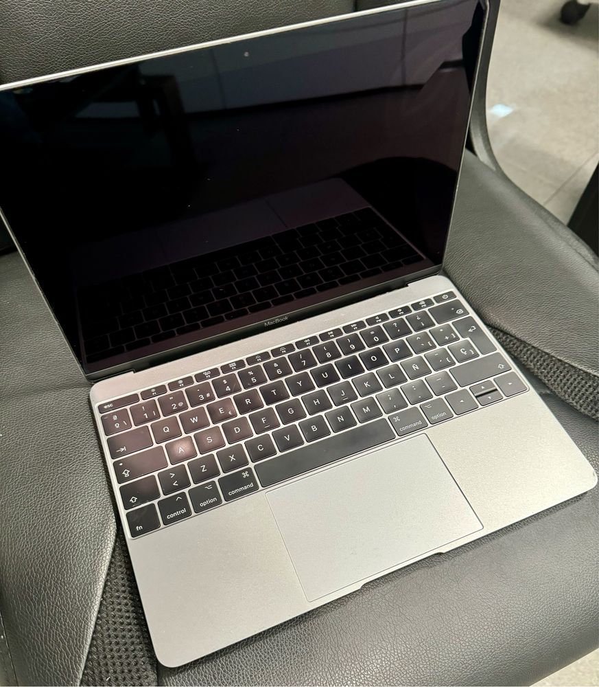 MacBook Air a1534 na czesci zbita matryca/ brak plyty