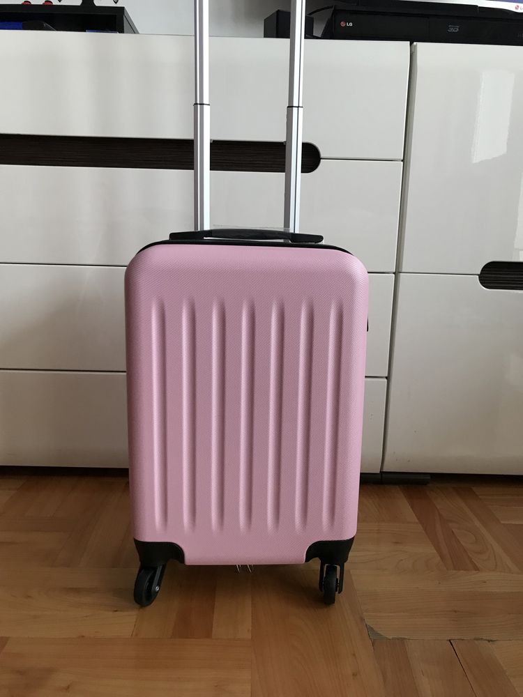 Walizka kabinowa bagaż podręczny pink
