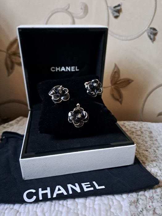 Orginalna Chanel komplet Biżuteri duże czarne Kameli .Logo