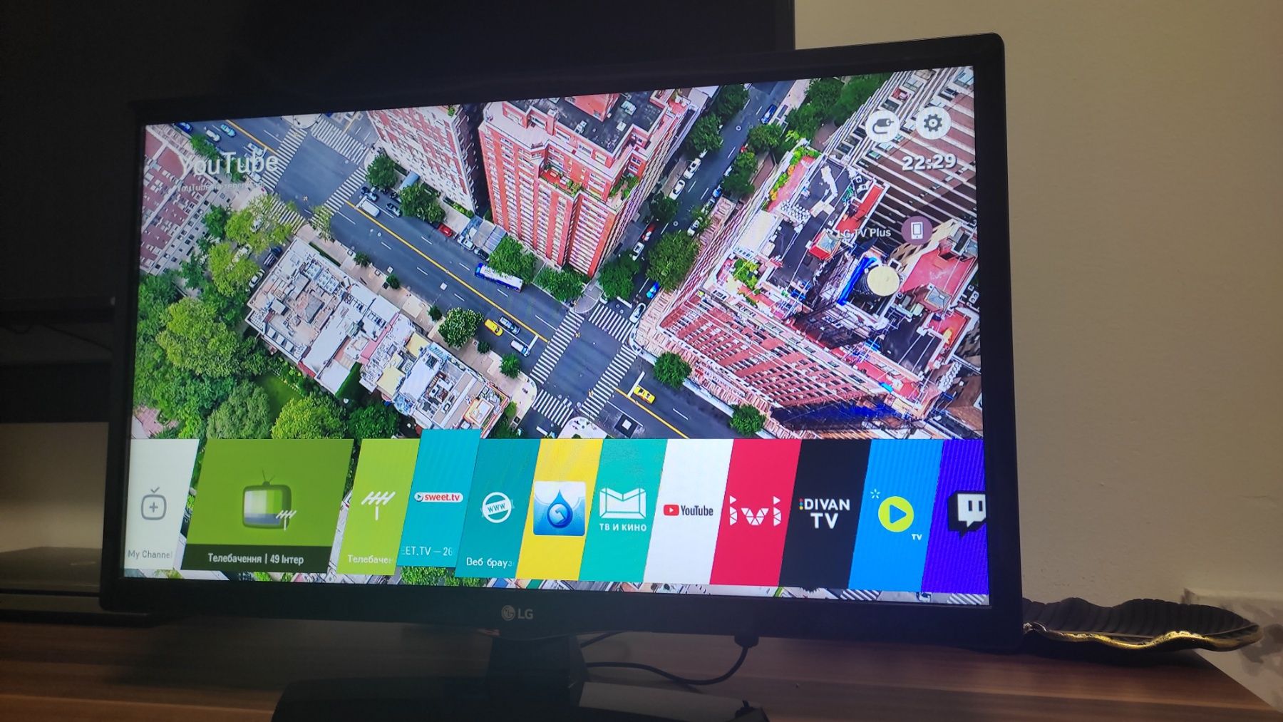 Терміново LG 24"  , Smart TV, YouTube