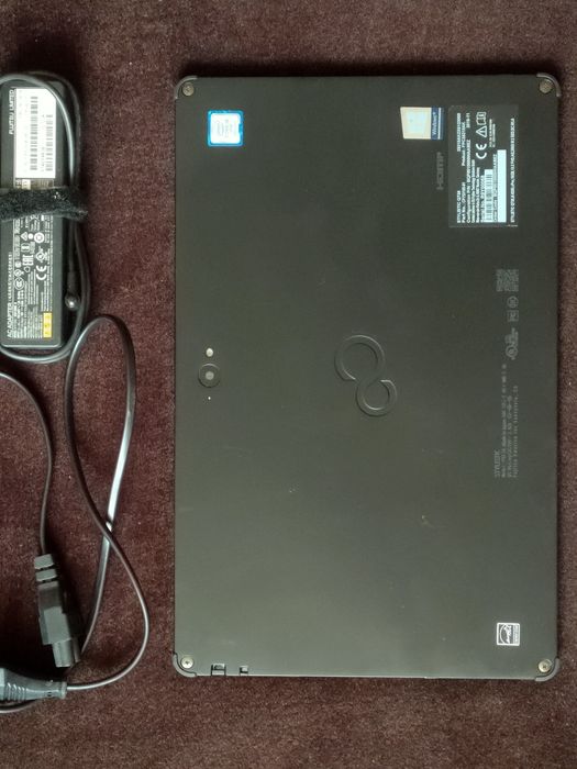 Fujitsu Stylistic Q738 16/256, i5 8gen